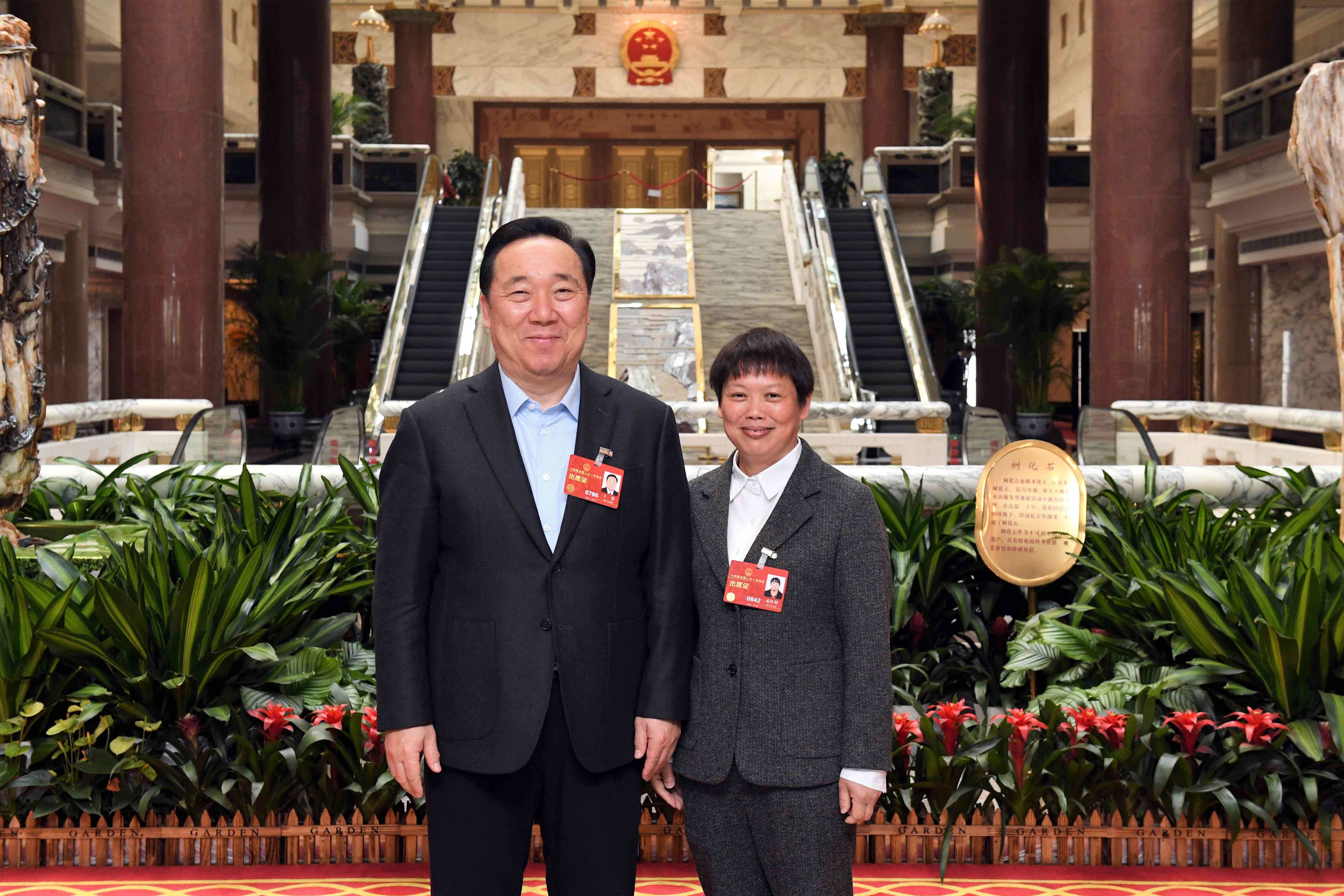 53、2023年1月15日，浙江省第十四屆人民代表大會(huì)第一次會(huì)議舉行第三次全體會(huì)議，我司紹興工廠車間主任孟紅娟當(dāng)選全國人大代表。.jpg